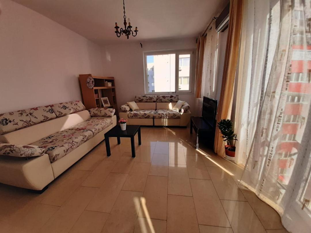 Arad Chic Apartament Uta Exterior photo